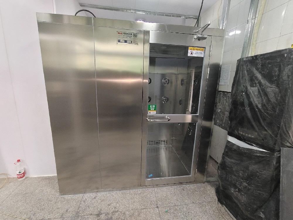 風(fēng)淋室凈化設(shè)備生產(chǎn)廠(chǎng)家可以生產(chǎn)轉(zhuǎn)角風(fēng)淋室嗎？